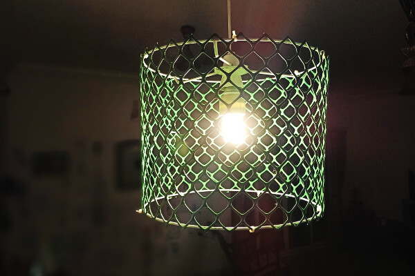 How to make a DIY industrial lampshade using just a garden mesh