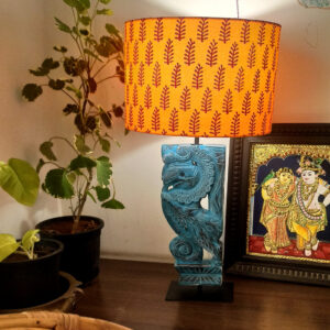 Distressed wooden yazhi table lamp