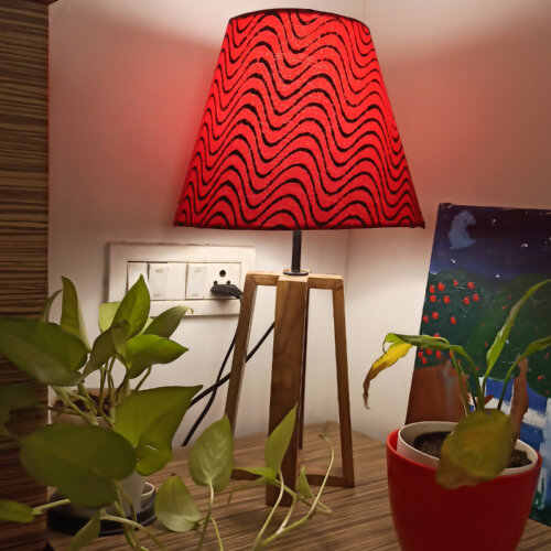 Red lamp shade tablelamp
